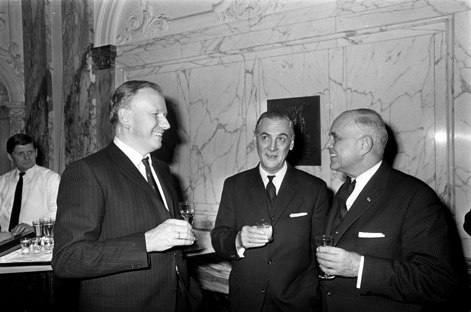 Staatssecretaris dr. R. J. H. Kruisinga opende Internationale cursus gezondheids, Bestanddeelnr 921-0396