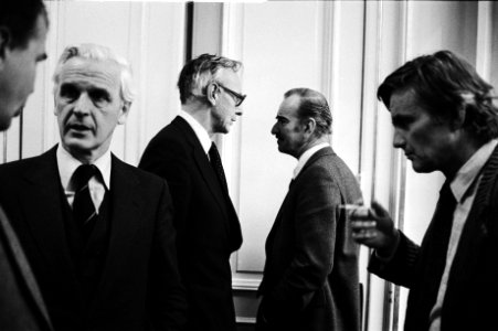 Staatssecretaris Durk van der Meij (Buitenlandse Zaken, l), Max van der Stoel Pv, Bestanddeelnr 930-5384