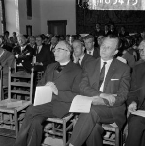 Staatsprijs voor letterkunde de P C Hooftprijs uitgereikt aan prof dr F G , Bestanddeelnr 916-5475