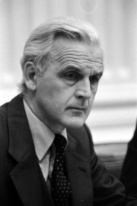 Staatssecretaris Durk van der Mei tijdens de vergadering van de vaste kamercommi, Bestanddeelnr 931-2992