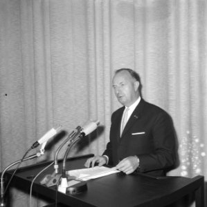 Staatssecretaris Egas van Cultuur, Recreatie en Maatschappelijk Werk tijdens een, Bestanddeelnr 918-3186