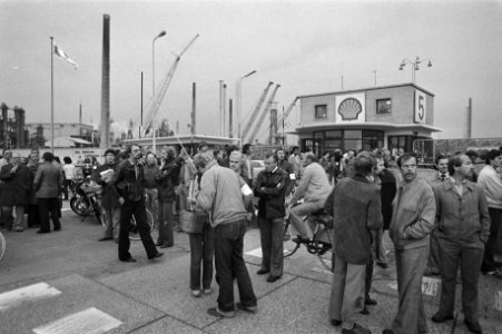 Stakers en posters voor de poort, Bestanddeelnr 930-4567