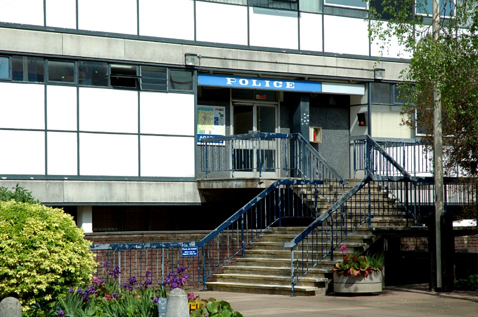 St-Albans-Police-Station-20050502-006