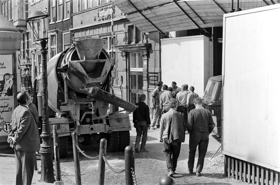 Stakers bij een bouwwerk, Bestanddeelnr 924-4762