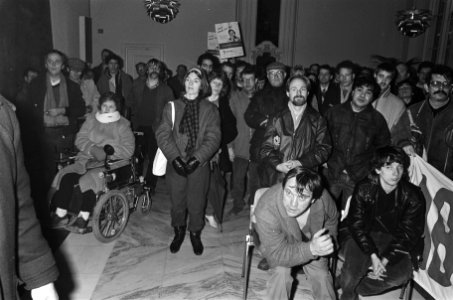 Stakende WSW-ers in Den Haag laten zich registreren, Bestanddeelnr 933-5452 photo