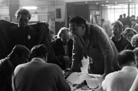 Stakende WSW-ers in Den Haag laten zich registreren, Bestanddeelnr 933-5451