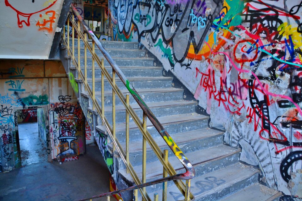 Pforphoto staircase graffiti