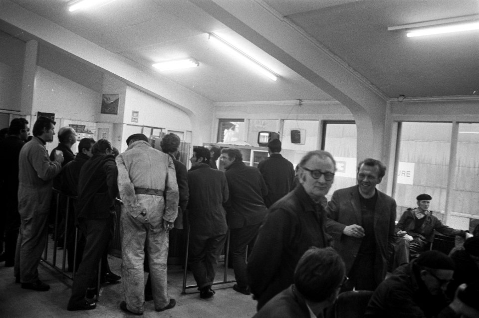 Stakers bij Verschure (Amsterdam) in kantine, Bestanddeelnr 925-3673