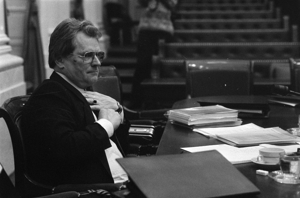 Staatssecretaris De Graaf (Sociale Zaken) tijdens het debat, Bestanddeelnr 933-6193