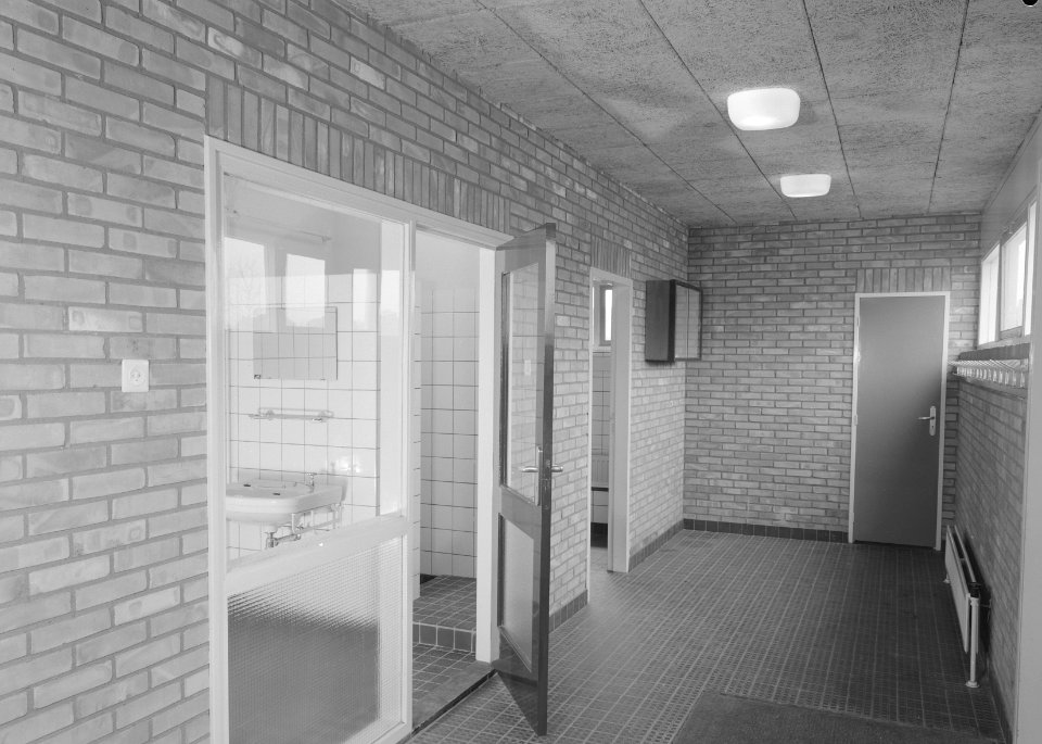 Stallen en schuren, entree, hallen, kleedruimtes, gymnastieklokalen, Bestanddeelnr 162-0694