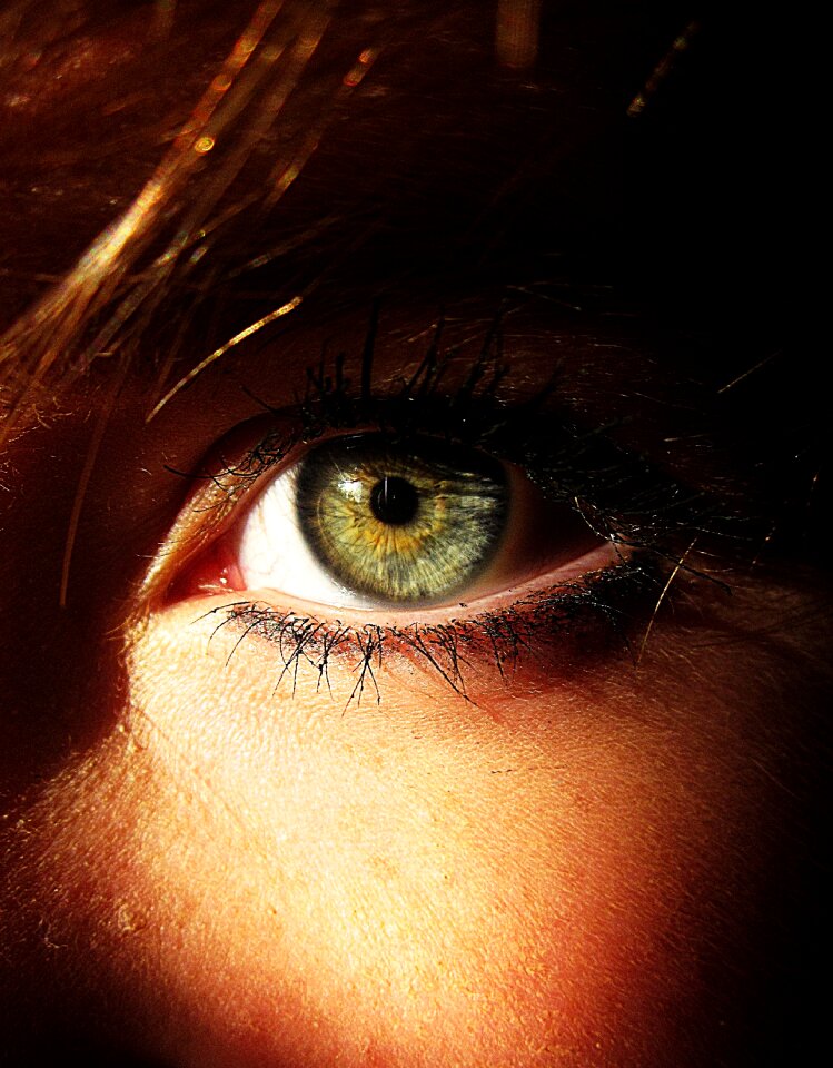 Face bright make-up