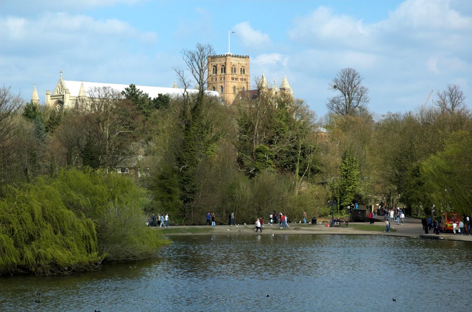 St-Albans-lake-Cathedral-20050410-011