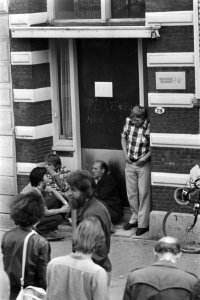 Stakers voor de deur van het kantoor van de vervoersbond FNV, Bestanddeelnr 930-4329
