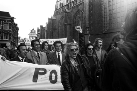 Stakers van Hoogovens demonstreren in Haarlem tijdens kort geding, Bestanddeelnr 926-2495