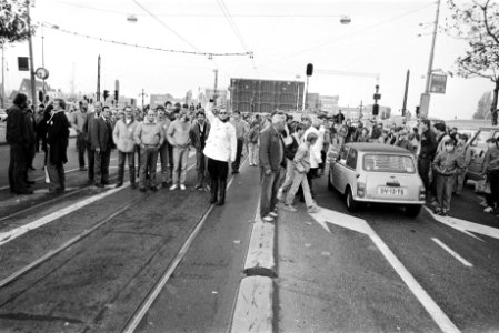 Stakers hebben de Berlagebrug in Amsterdam open- en afgezet, Bestanddeelnr 932-7662