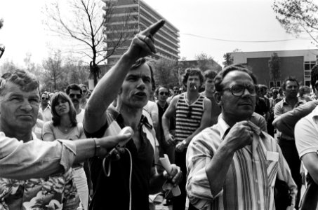 Stakende werknemers van ertsoverslagbedrijven Emo en Swarttouw blijven staken d, Bestanddeelnr 932-1645