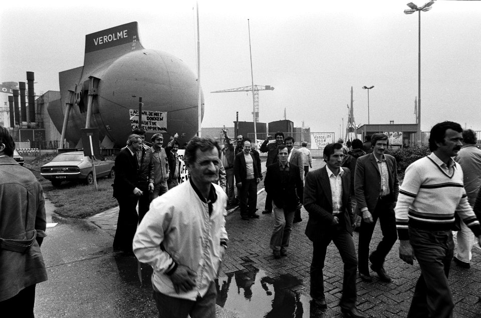 Stakende werknemers voor de werf, Bestanddeelnr 930-3085