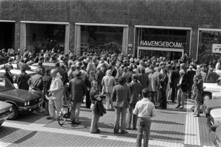 Staking Amsterdamse havenarbeiders, havenarbeiders voor havengebouw havengebied, Bestanddeelnr 928-7599 photo