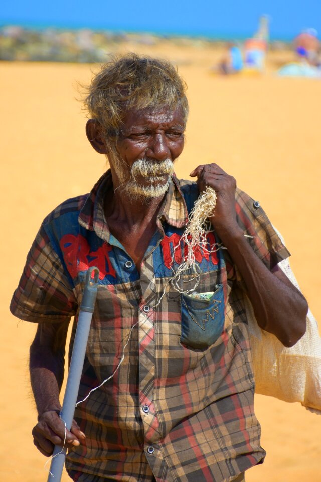 Men's beach beggar