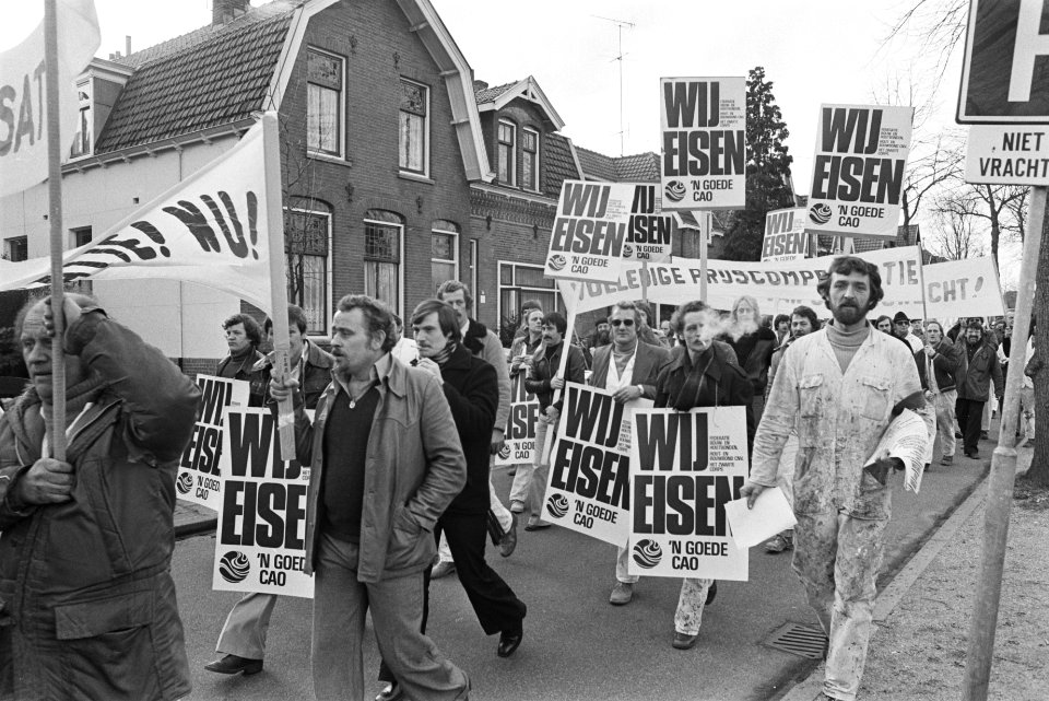 Stakende schilders in Hilversum tijdens optocht, Bestanddeelnr 929-0206
