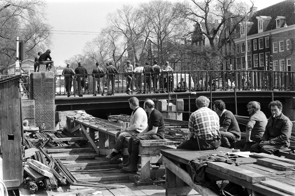Stakers op een bouwwerk aan de Prinsengracht, Bestanddeelnr 924-4755