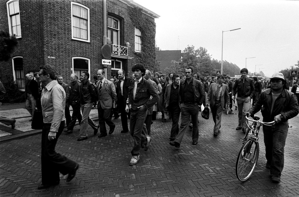Stakende werknemers voor de werf, Bestanddeelnr 930-3086