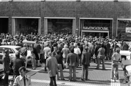 Staking Amsterdamse havenarbeiders, havenarbeiders voor havengebouw havengebied, Bestanddeelnr 928-7598
