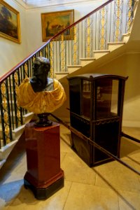 Stairway with bust of an emperor and a palanquin - Shugborough Hall - Staffordshire, England - DSC00402