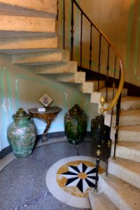 Stairway with jars - Vizcaya Museum and Gardens - Miami, Florida - DSC08449