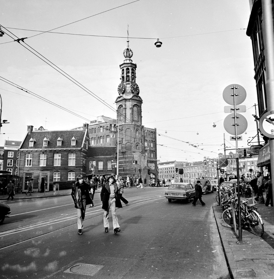 Stadsgezichten in Amsterdam (opdracht Amsterdam Boek ), Munttoren (vanaf Vijzels, Bestanddeelnr 927-5709