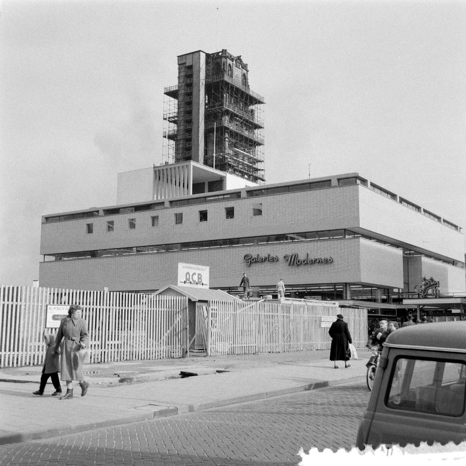 Stadsgezichten Rotterdam. Galeries Modernes in de Hoogstraat en St. Laurenstoren, Bestanddeelnr 908-5624
