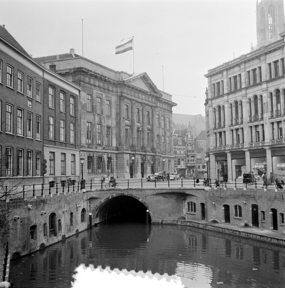 Stadsgezichten Utrecht. Stadhuis en Stadhuisbrug, Bestanddeelnr 906-2555