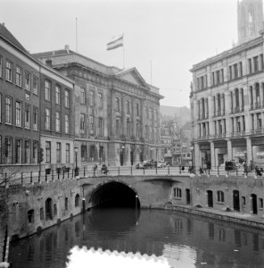 Stadsgezichten Utrecht. Stadhuis en Stadhuisbrug, Bestanddeelnr 906-2555