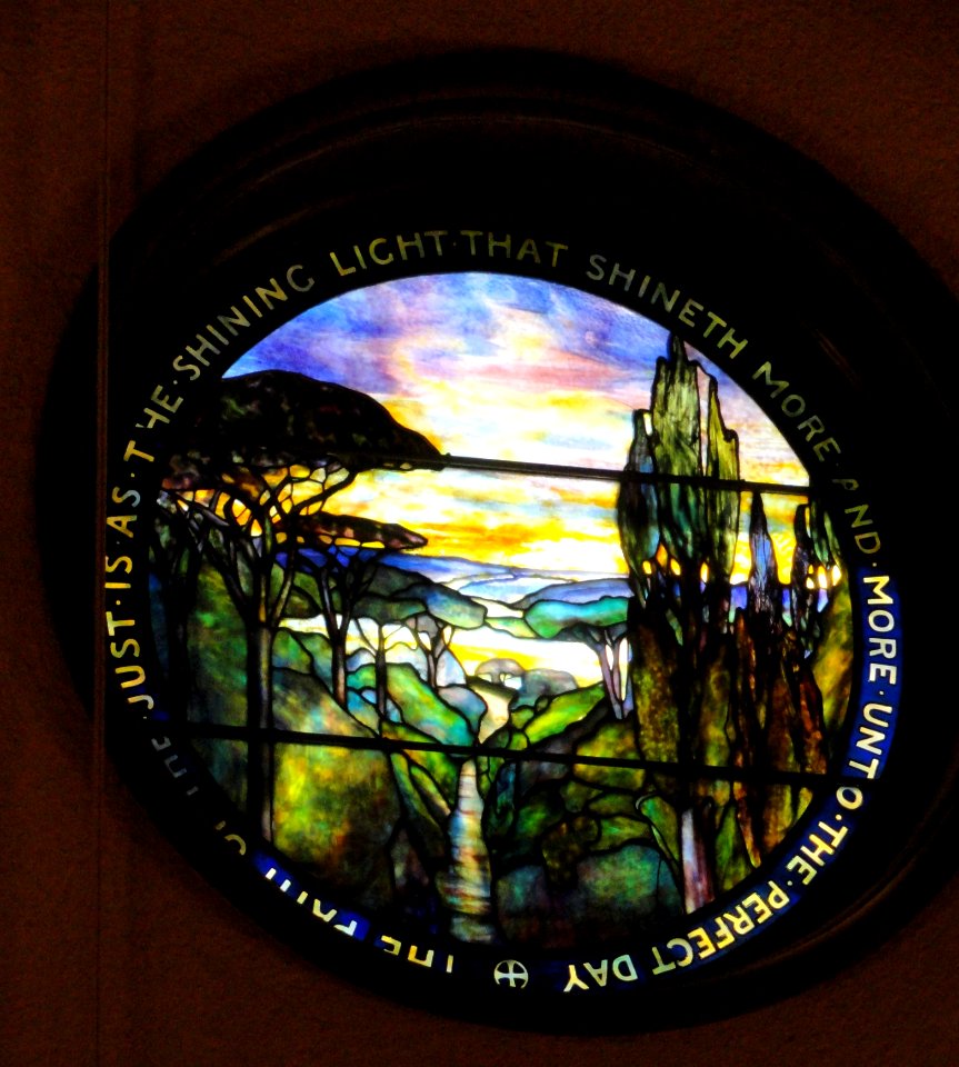 Stained glass - Shining Light - Rollins Chapel (Dartmouth College) - DSC09024