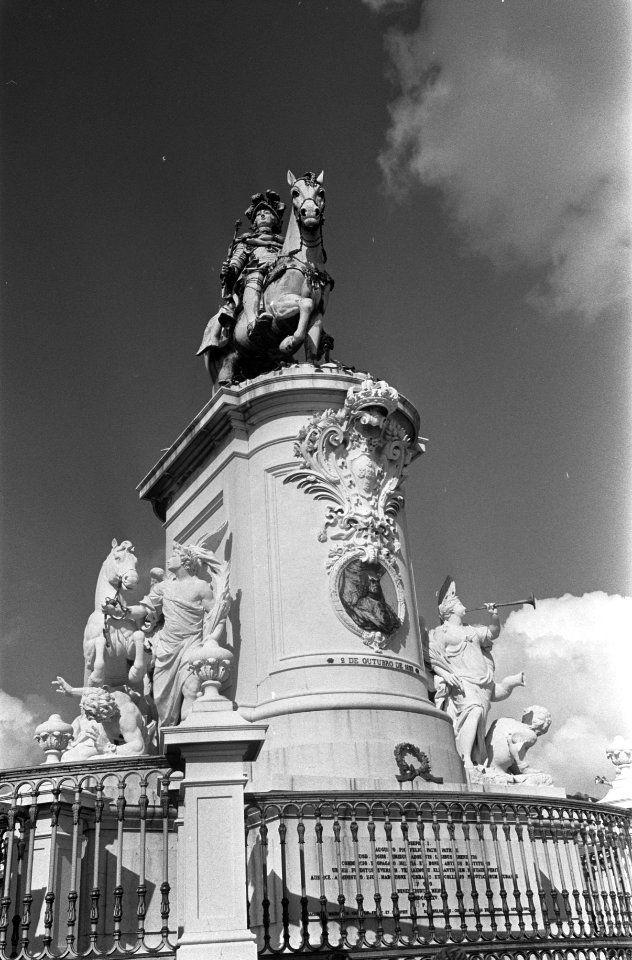 Stadsgezichten Lissabon. Ruiter standbeeld koning Joao I op het Praça do Comerci, Bestanddeelnr 922-1264