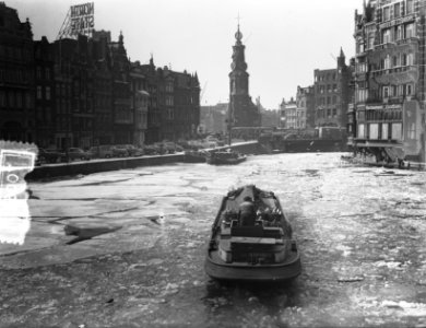Stadsgezichten, binnenamstel met Munttoren met ijs, Bestanddeelnr 907-0061