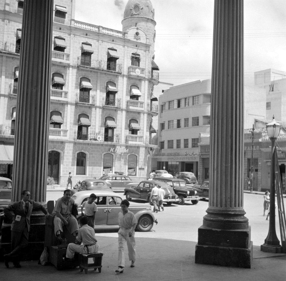 Stadsgezicht met Hotel Majestica in Caracas in Venezuela, Bestanddeelnr 252-8438