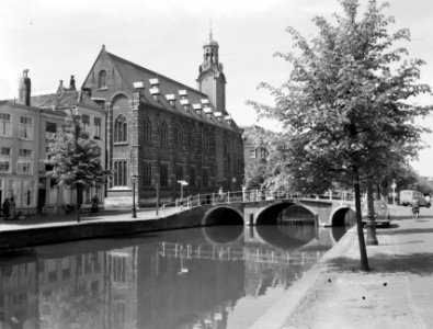 Stadsgezichten Leiden. Universiteitsgebouw aan het Rapenburg, Bestanddeelnr 907-1852