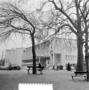Stadsgezichten Utrecht. Stadsschouwburg op het Lucasbolwerk, Bestanddeelnr 906-2550