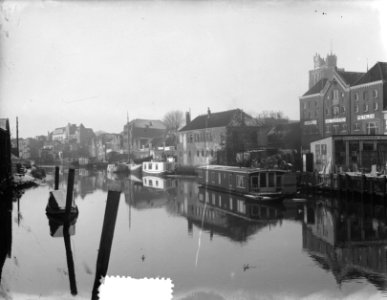 Stadsgezichten in Dordrecht. Vest. Water door Dordrecht, Bestanddeelnr 905-4821