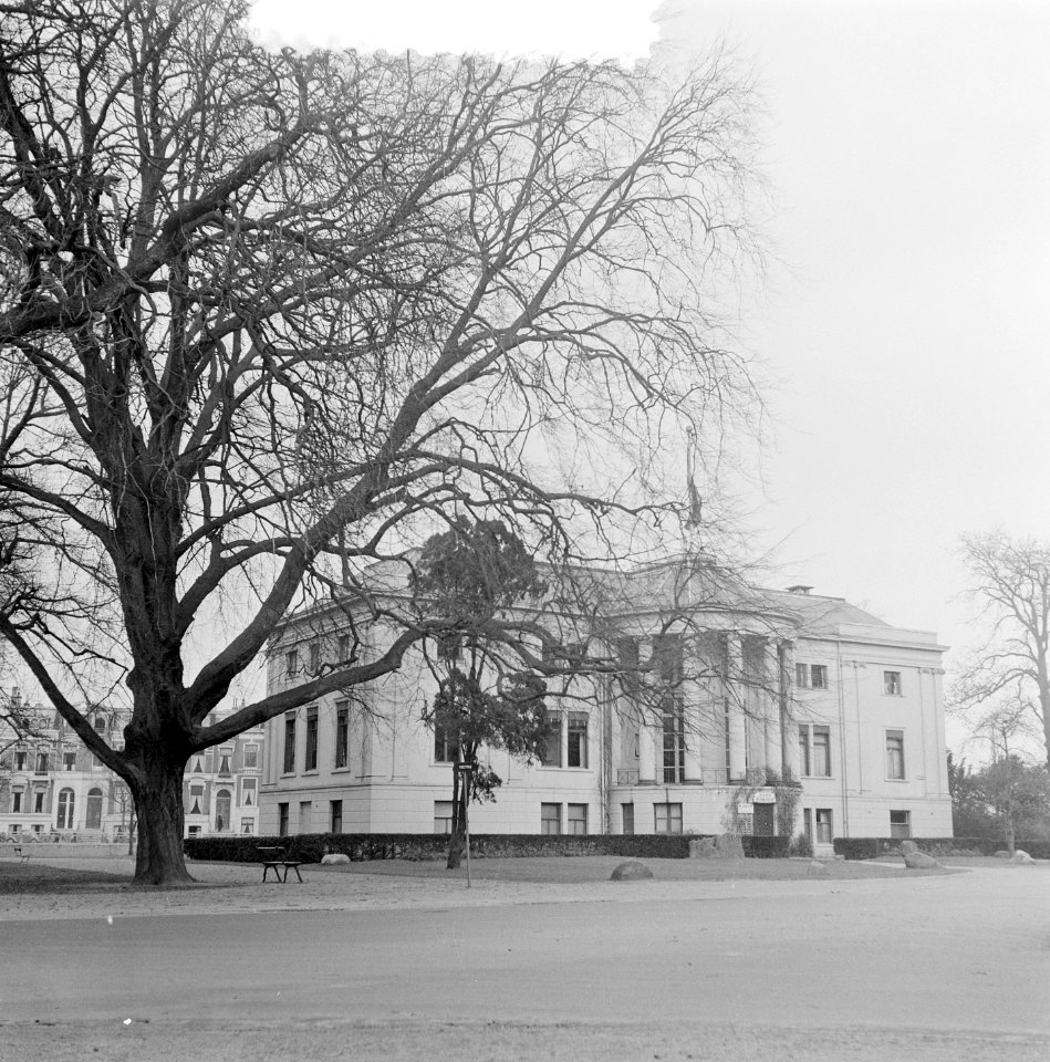 Stadsgezichten Utrecht. Gebouw Het Hooge Land gezien van Museumlaan richting Bil, Bestanddeelnr 906-2551