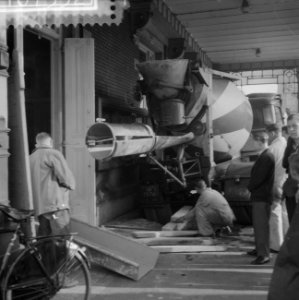 Stadsschouwburg betonmolen op grond gezakt, Bestanddeelnr 910-7332