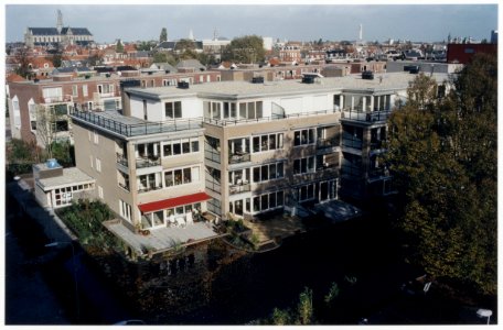 Stadsvijver als dak van parkeergarage aan de Wagenmakerslaan. NL-HlmNHA 54036442
