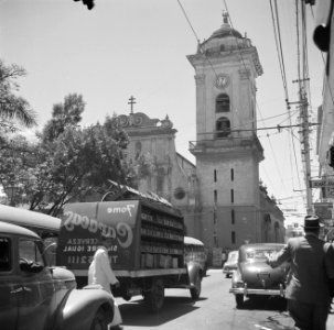 Stadsgezicht in Caracas in Venezuela met de kathedraal, Bestanddeelnr 252-8432