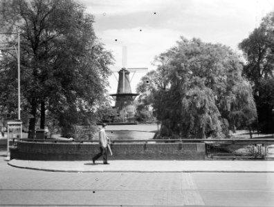 Stadsgezichten Leiden, molen De Valk aan Rapenburger singel, Bestanddeelnr 907-1850