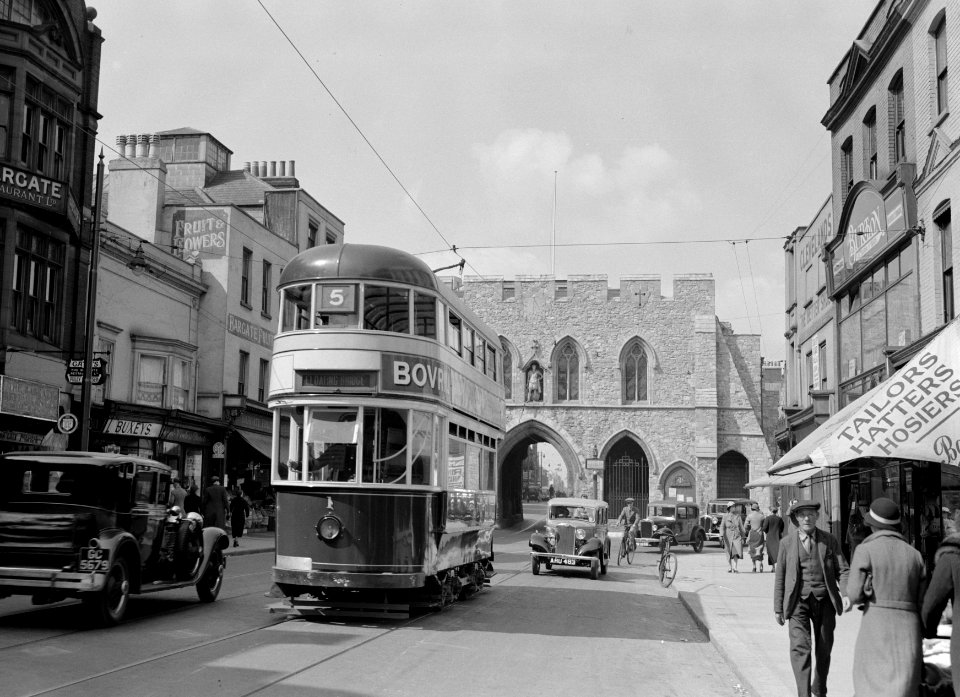 Stadsgezicht met tram in Southampton, Bestanddeelnr 191-0221
