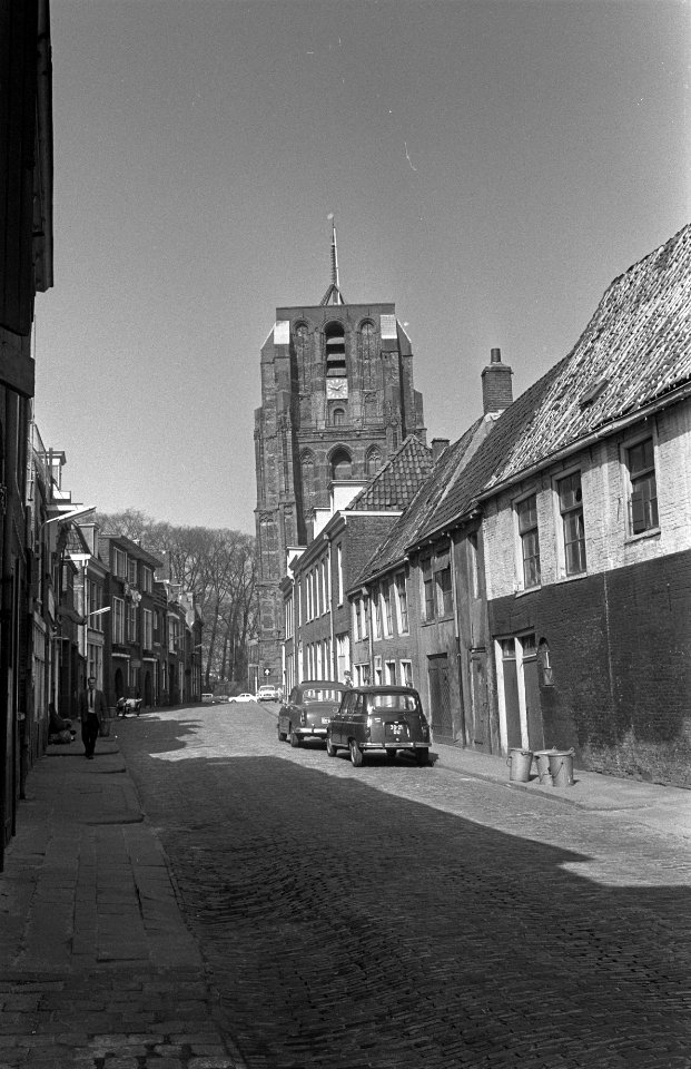 Stadsgezichten Leeuwarden. Torenstraat met op de achtergrond de toren Oldehove, Bestanddeelnr 922-2755