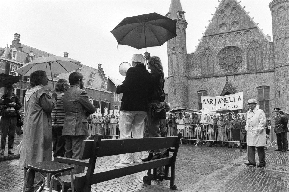 Stille tocht Dwaze moeders in Den Haag, Bestanddeelnr 933-0875