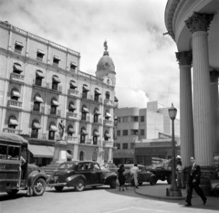 Stadsgezicht met Hotel Majestica in Caracas in Venezuela, Bestanddeelnr 252-8437