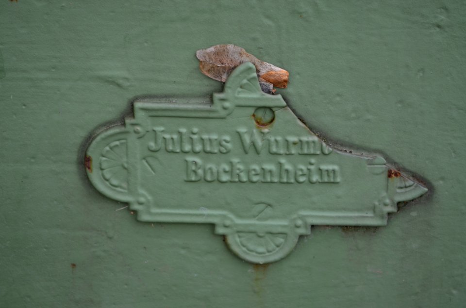 Stierstadt, Stierbrunnen, Detail links